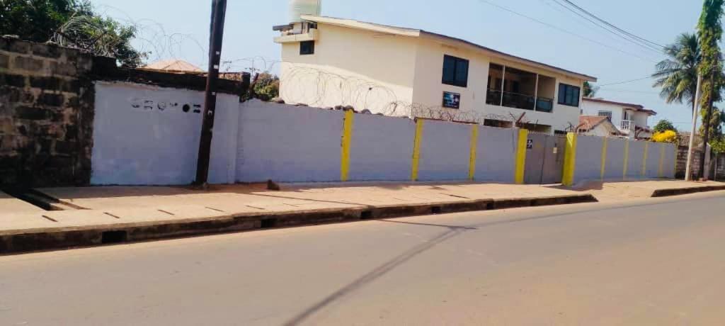 Zunox Guest House Freetown Exterior photo