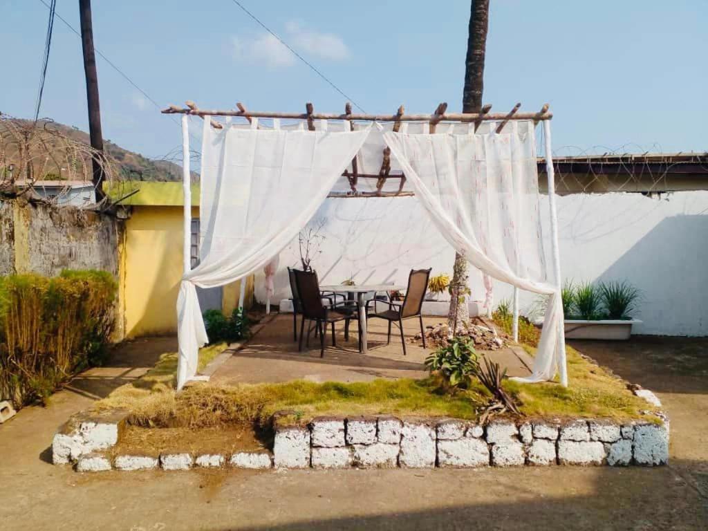 Zunox Guest House Freetown Exterior photo