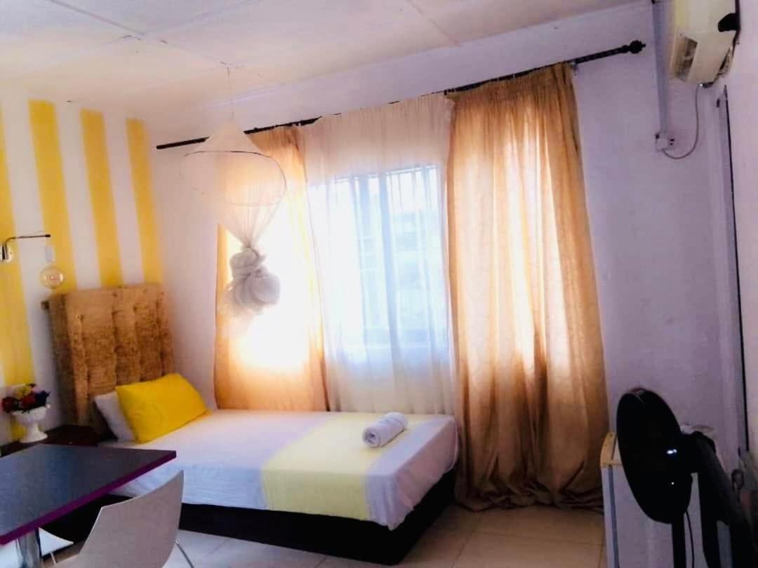 Zunox Guest House Freetown Exterior photo