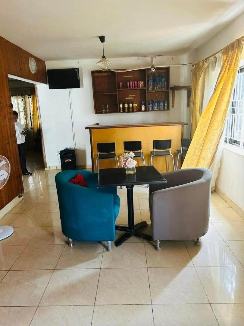 Zunox Guest House Freetown Exterior photo